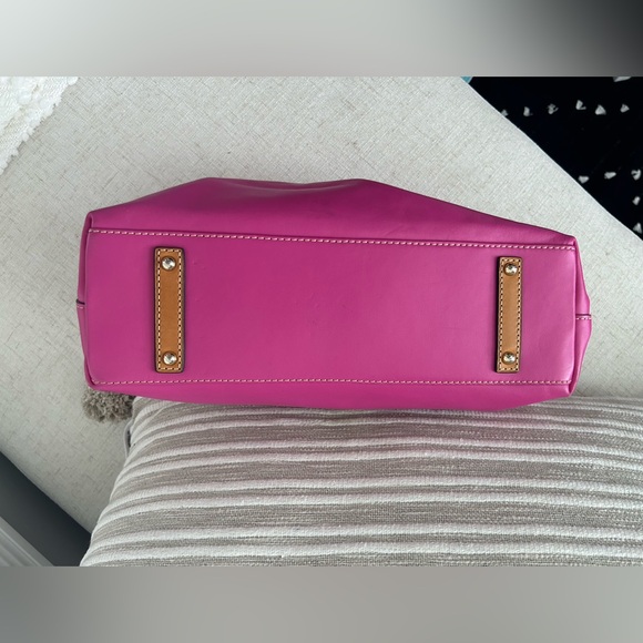 Dooney & Bourke Fuschia hobo bag - Picture 5 of 11